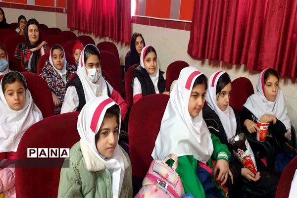 جشنواره یلدا با حضور دانش‌آموزان در کانون فرهنگی تربیتی رضوان محمودآباد