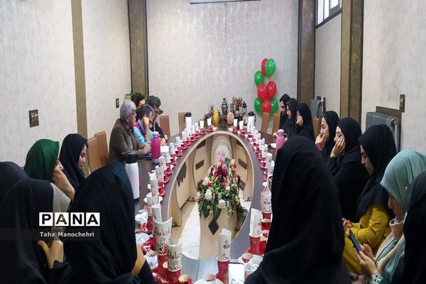 جلسه‌ شورای آموزگاران آموزشگاه علامه طباطبایی پیشوا با طعم یلدا