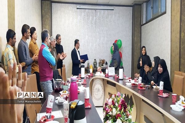 جلسه‌ شورای آموزگاران آموزشگاه علامه طباطبایی پیشوا با طعم یلدا