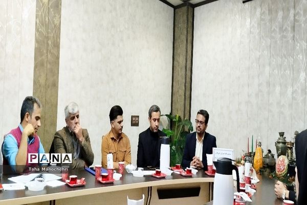 جلسه‌ شورای آموزگاران آموزشگاه علامه طباطبایی پیشوا با طعم یلدا