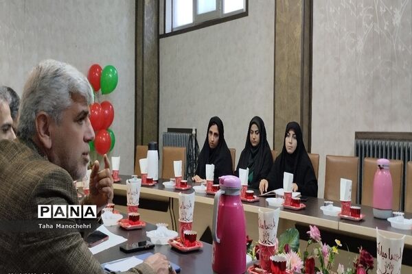 جلسه‌ شورای آموزگاران آموزشگاه علامه طباطبایی پیشوا با طعم یلدا
