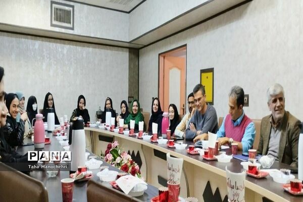 جلسه‌ شورای آموزگاران آموزشگاه علامه طباطبایی پیشوا با طعم یلدا