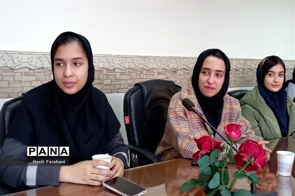 ‌تجلیل از فعالان فرهنگی هنری و قرآن و عترت در قرچک