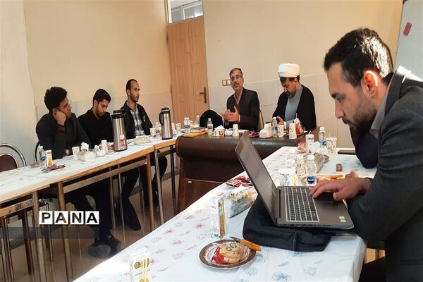 جلسه سرگروه‌های کیفیت‌بخشی فعالیت‌های پرورشی و فرهنگی مدارس استان مرکزی