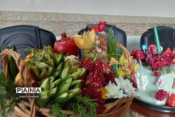 جشنواره یلدا در اداره آموزش‌ و‌ پرورش قرچک