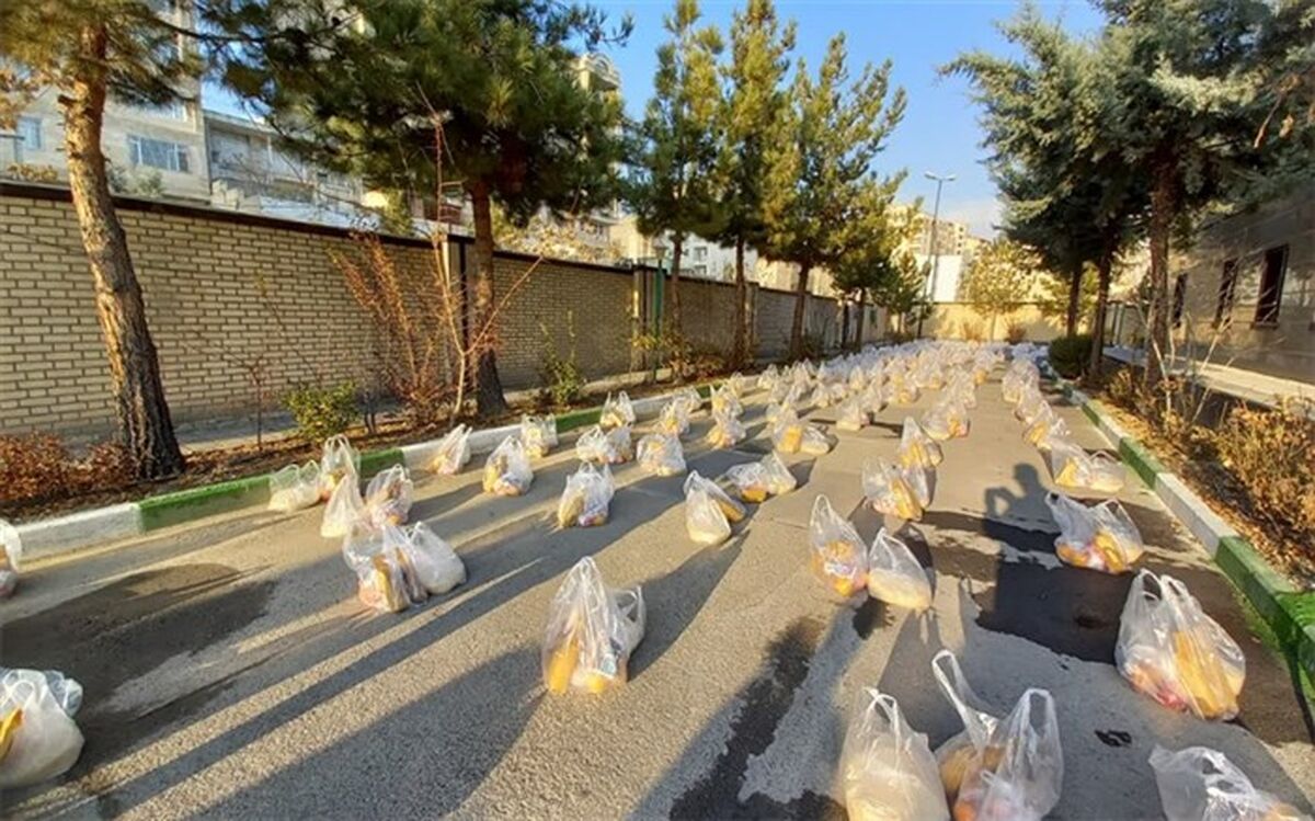 ۵۰۰ بسته یلدایی در بین نیازمندان  به همت بسیج رودهن توزیع شد
