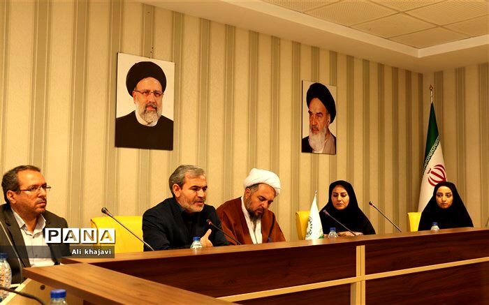 فعالیت مشارکتی‌ دانش‌آموزان به‌عنوان عنصری مهم در آموزش‌و‌پرورش مورد تاکید است
