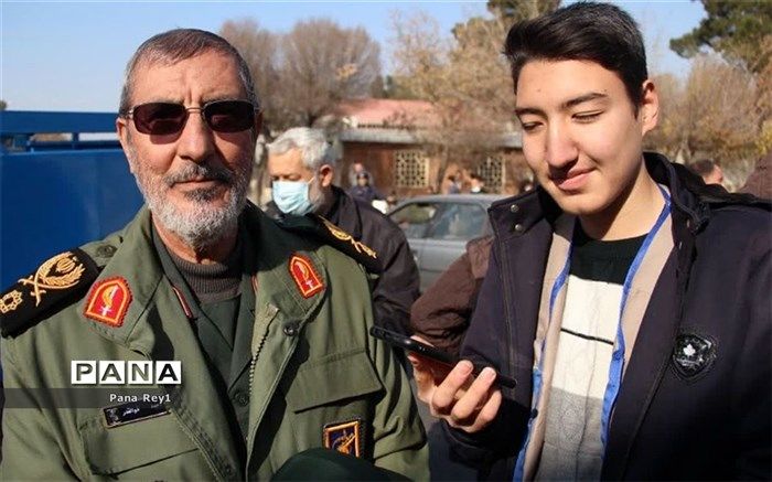 توزیع ۱۶ هزار بسته لوازم التحریر و بیش از هفت هزار تبلت میان دانش‌آموزان کم‌برخوردار