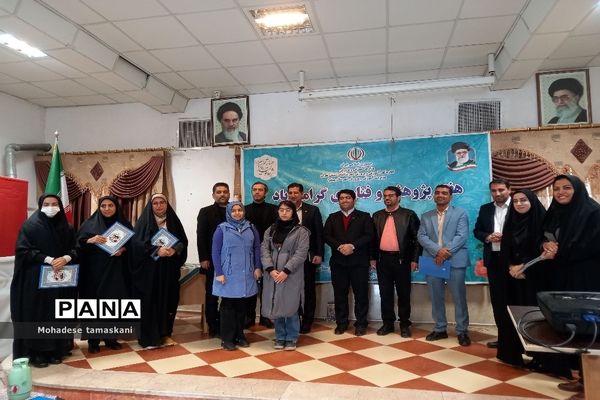 مراسم گرامیداشت معلمان و دانش‌آموزان پژوهشگر در شهرستان پیشوا