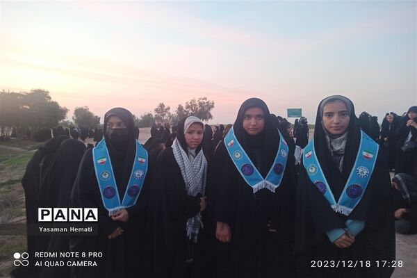 بازدید دانش‌آموزان راهیان نور از منطقه عملیاتی فتح‌المبین