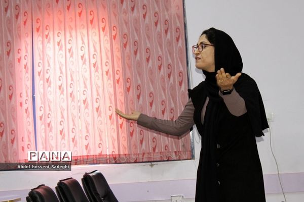 تجلیل از دانش‌آموزان برگزیده چهارمین دوره مسابقات علمی پژوهشی  شهرستان بوشهر