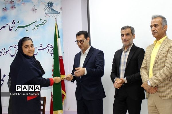 تجلیل از دانش‌آموزان برگزیده چهارمین دوره مسابقات علمی پژوهشی  شهرستان بوشهر