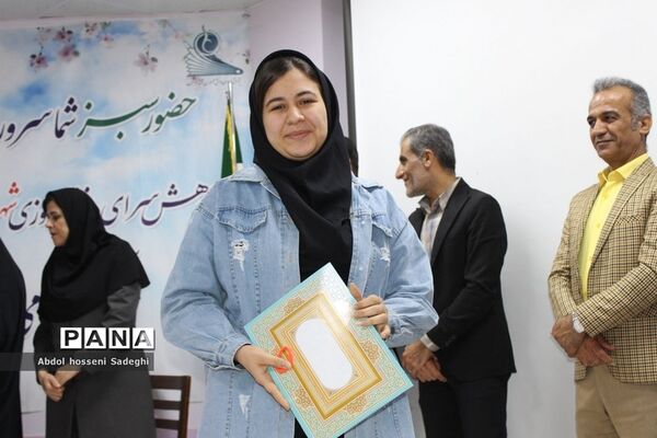 تجلیل از دانش‌آموزان برگزیده چهارمین دوره مسابقات علمی پژوهشی  شهرستان بوشهر
