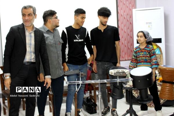 تجلیل از دانش‌آموزان برگزیده چهارمین دوره مسابقات علمی پژوهشی  شهرستان بوشهر