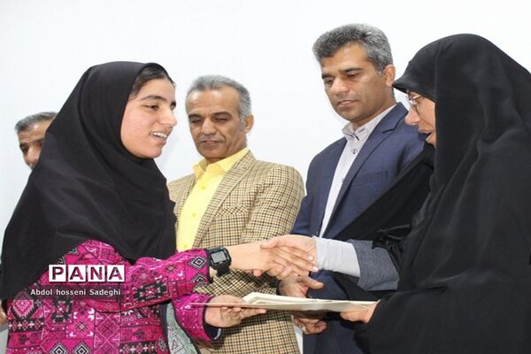 تجلیل از دانش‌آموزان برگزیده چهارمین دوره مسابقات علمی پژوهشی  شهرستان بوشهر