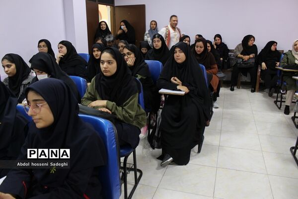 تجلیل از دانش‌آموزان برگزیده چهارمین دوره مسابقات علمی پژوهشی  شهرستان بوشهر