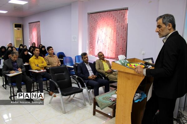 تجلیل از دانش‌آموزان برگزیده چهارمین دوره مسابقات علمی پژوهشی  شهرستان بوشهر