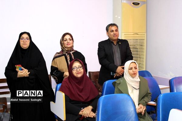 تجلیل از دانش‌آموزان برگزیده چهارمین دوره مسابقات علمی پژوهشی  شهرستان بوشهر