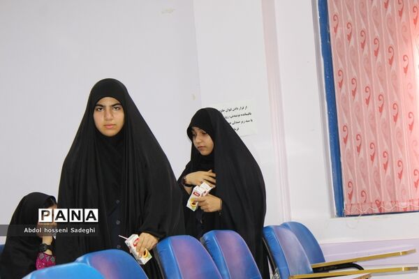 تجلیل از دانش‌آموزان برگزیده چهارمین دوره مسابقات علمی پژوهشی  شهرستان بوشهر