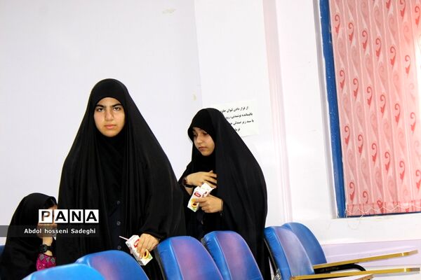 تجلیل از دانش‌آموزان برگزیده چهارمین دوره مسابقات علمی پژوهشی  شهرستان بوشهر