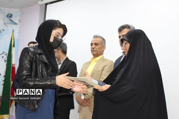 تجلیل از دانش‌آموزان برگزیده چهارمین دوره مسابقات علمی پژوهشی  شهرستان بوشهر