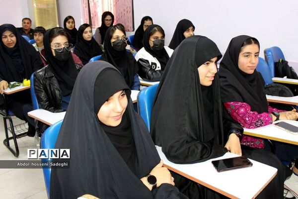 تجلیل از دانش‌آموزان برگزیده چهارمین دوره مسابقات علمی پژوهشی  شهرستان بوشهر