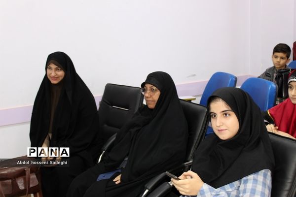 تجلیل از دانش‌آموزان برگزیده چهارمین دوره مسابقات علمی پژوهشی  شهرستان بوشهر