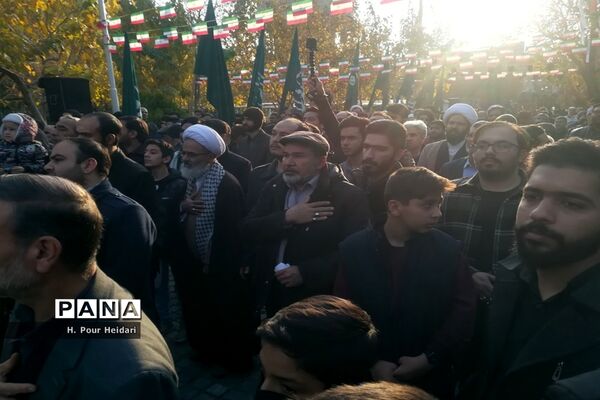 خاکسپاری پیکر شهید گمنام در بوستان شهدای آذر قم
