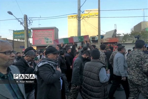 خاکسپاری پیکر شهید گمنام در بوستان شهدای آذر قم