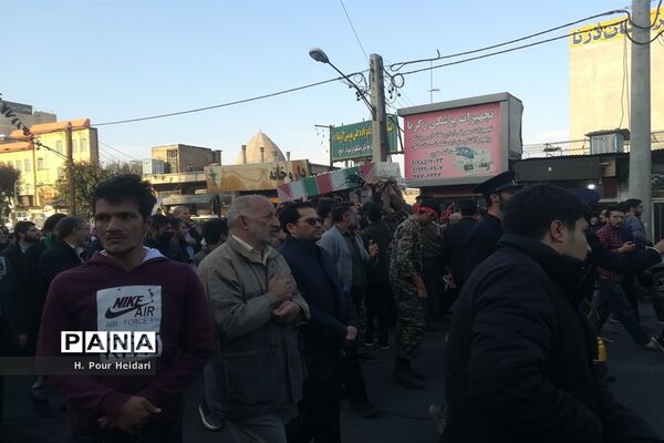 خاکسپاری پیکر شهید گمنام در بوستان شهدای آذر قم