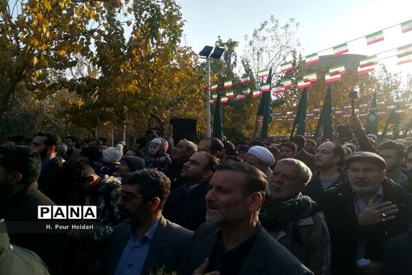 خاکسپاری پیکر شهید گمنام در بوستان شهدای آذر قم