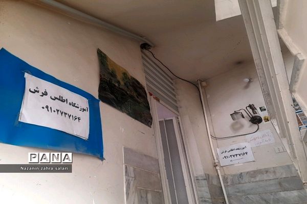 نمایش هنر هنرمندان قالی‌بافی در کارگاه قالی بافی شهرستان پیشوا