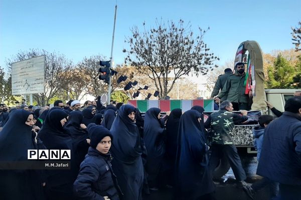 جلوه‌هایی از ارادت دانش‌آموزان مدارس قم به اهل بیت(ع) و شهدا-3