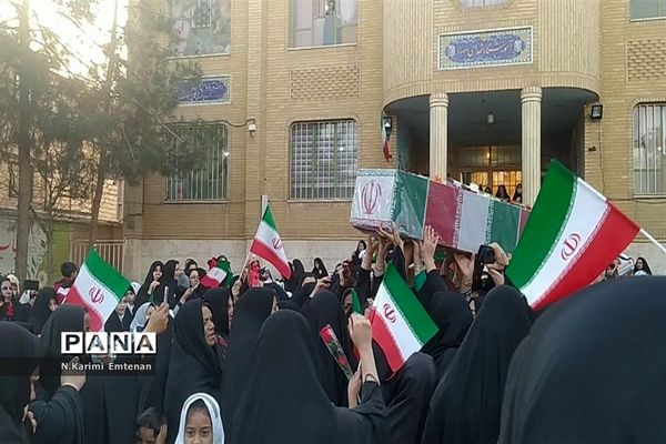 جلوه‌هایی از ارادت دانش‌آموزان مدارس قم به اهل بیت(ع) و شهدا-3