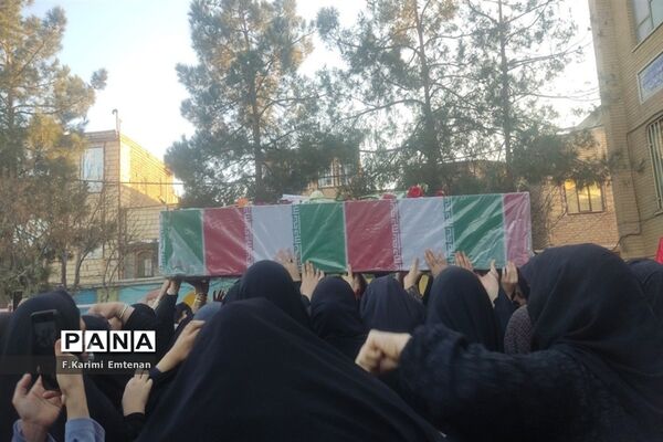 جلوه‌هایی از ارادت دانش‌آموزان مدارس قم به اهل بیت(ع) و شهدا-3