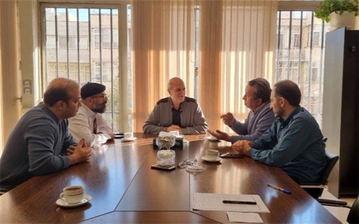 بازدید دبیرکل پانزدهمین جشنواره هنرهای تجسمی فجر از دبیرخانه فجر شانزدهم