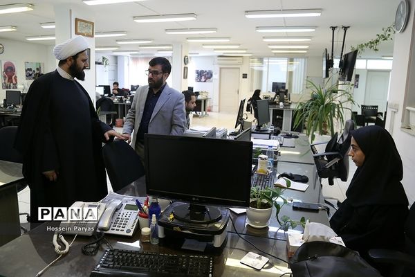 بازدید ﻣﺸﺎور وزﯾﺮ و دﺑﯿﺮ ﮐﻤﯿﺘﻪ ﻫﻤﮑﺎری‌ﻫﺎی ﺣﻮزه‌ﻫﺎی ﻋﻠﻤﯿﻪ و آﻣﻮزش و ﭘﺮورش از خبرگزاری پانا