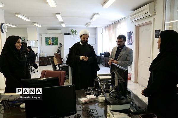 بازدید ﻣﺸﺎور وزﯾﺮ و دﺑﯿﺮ ﮐﻤﯿﺘﻪ ﻫﻤﮑﺎری‌ﻫﺎی ﺣﻮزه‌ﻫﺎی ﻋﻠﻤﯿﻪ و آﻣﻮزش و ﭘﺮورش از خبرگزاری پانا