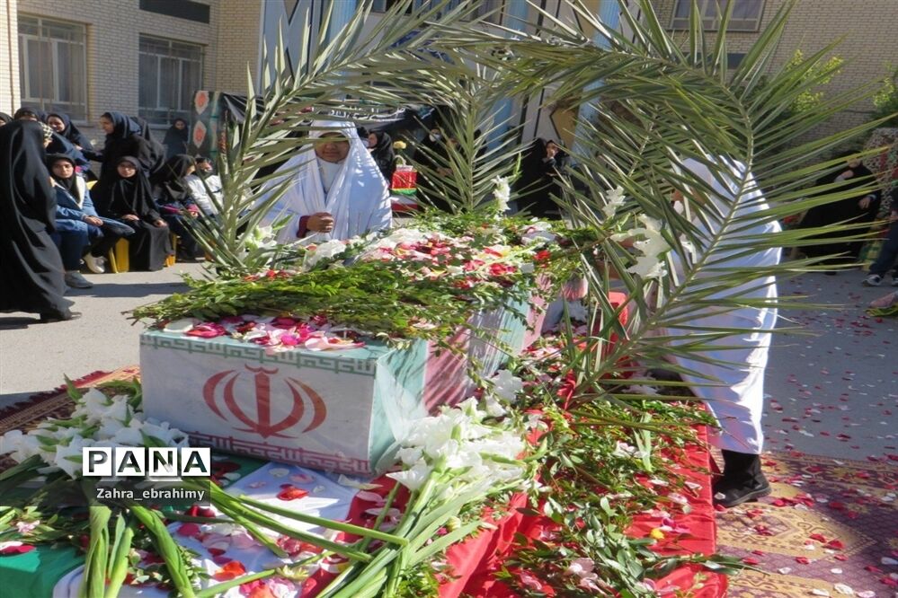 تشییع شهید گمنام هشت سال دفاع مقدس در مدرسه دخترانه هیئت امنایی امام رضا(ع) جهرم