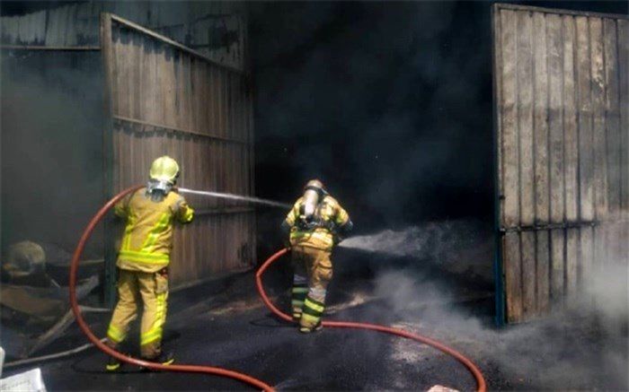 حریق گسترده یک انبار در خیابان امیرکبیر
