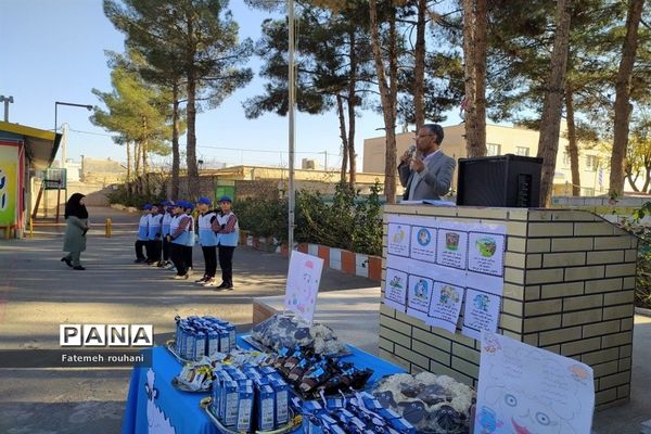 مراسم نمادین زنگ توزیع شیر در خلیل آباد