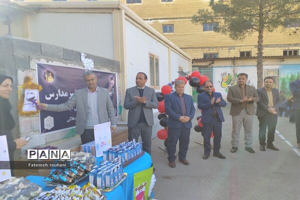 مراسم نمادین زنگ توزیع شیر در خلیل آباد