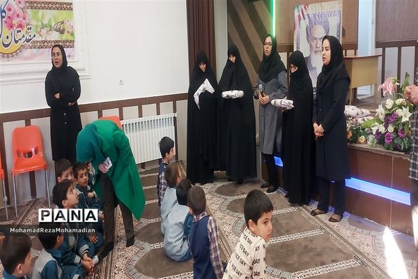 بزرگداشت مقام مادران شاهد در دبستان شاهد آقامصطفی خمینی کاشمر