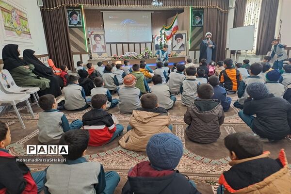 بزرگداشت مقام مادران شاهد در دبستان شاهد آقامصطفی خمینی کاشمر
