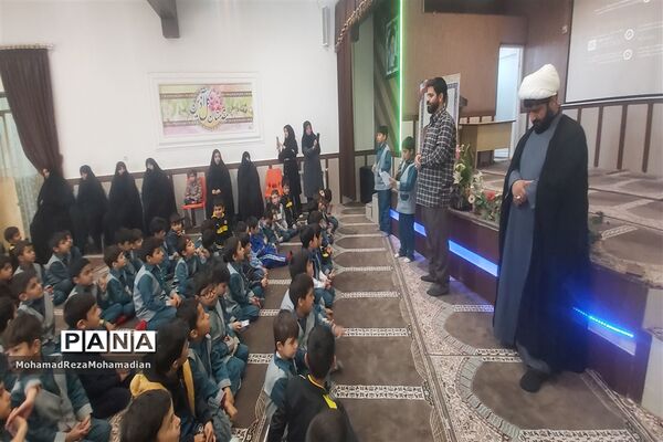 بزرگداشت مقام مادران شاهد در دبستان شاهد آقامصطفی خمینی کاشمر