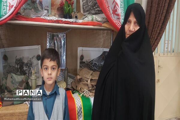 بزرگداشت مقام مادران شاهد در دبستان شاهد آقامصطفی خمینی کاشمر