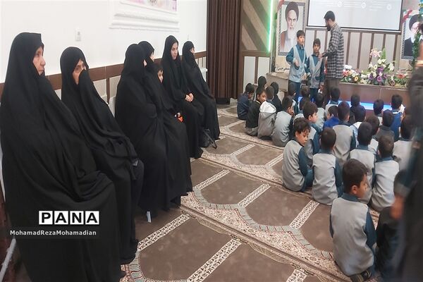 بزرگداشت مقام مادران شاهد در دبستان شاهد آقامصطفی خمینی کاشمر
