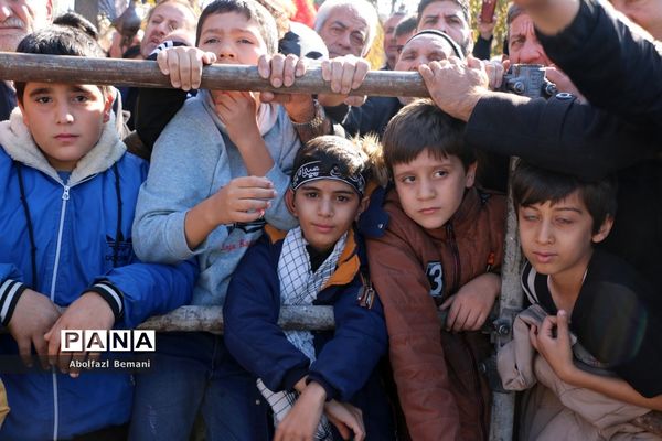 جلوه‌هایی از حضور نوجوانان و جوانان در مراسم وداع با لاله‌های فاطمی