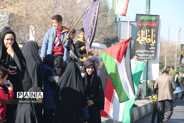 جلوه‌هایی از حضور نوجوانان و جوانان در مراسم وداع با لاله‌های فاطمی