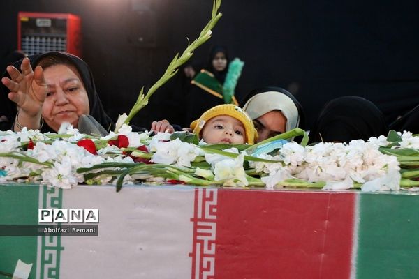 جلوه‌هایی از حضور نوجوانان و جوانان در مراسم وداع با لاله‌های فاطمی